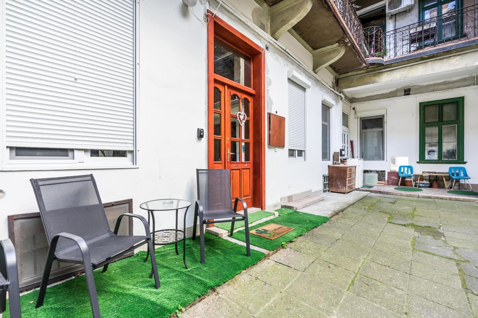 Bpr Stylish Mosaic Home With Terrace Boedapest Buitenkant foto
